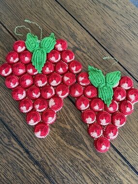 Vintage Hand Crocheted Bottle Cap Hot Pad Trivet Grape Cluster Berries Lot Of 2